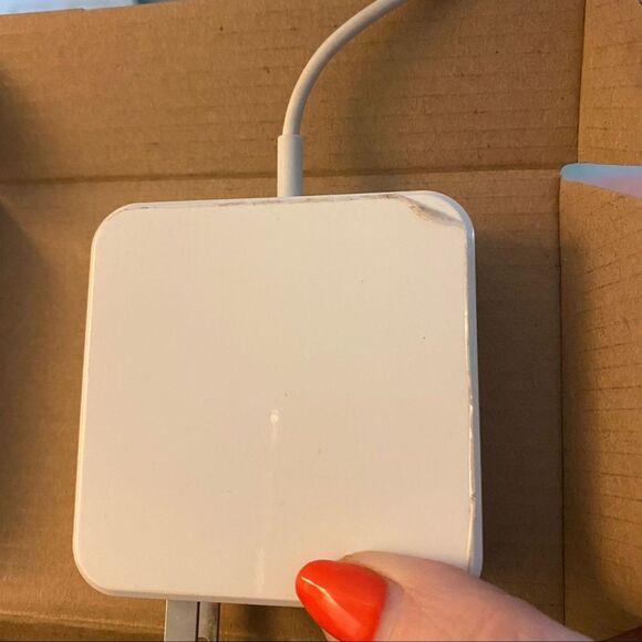 Apple AC ADAPTER, 45W, White, Model #: A1437/A1465/A1466 - Picture 3 of 3